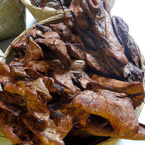 柴火烟熏腊猪肺心肺肺片湖北宜昌长阳猪腊肉干猪肺