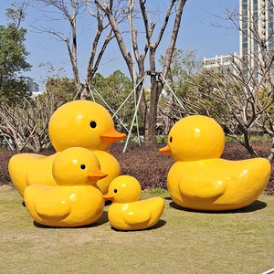 户外卡通小黄鸭雕塑幼儿园网红景区游乐园商场美陈装饰鸭子大摆件