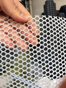 。塑料网绿网格黑胶落地窗防护网久运编织养殖围栏养狗果园网盖塑