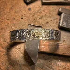 玛雅图腾荷鲁斯眼全知恶魔眼点金手镯复古时尚非高山隆高桥配饰男