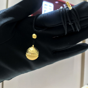 周大福铃铛吊坠