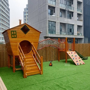 幼儿园户外小房子木制木屋大型儿童室外游戏屋游乐设备网红滑滑梯
