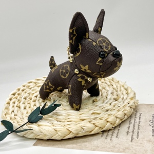 适用lv拆包老花法斗犬钥匙扣可爱挂件摆件高档汽车钥匙扣挂饰礼物