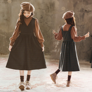 女童秋冬季套装2022新款大童格子连衣裙韩版洋气加绒两件套背带裙