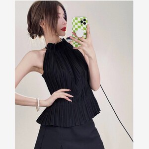 李李李婉君抖音同款热卖婉君【女明星出街】挂脖式褶皱上衣