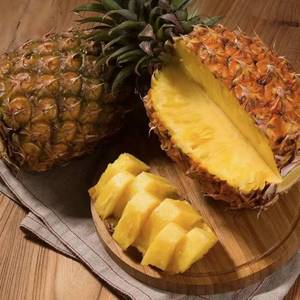 嗨喃果匠/豆奶凤梨纯甜无酸树上熟金钻凤梨大果新鲜菠萝