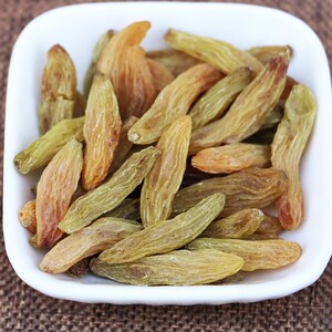 2021新疆吐鲁番香蕉王葡萄干软糯香无籽无添加办公室零食500g