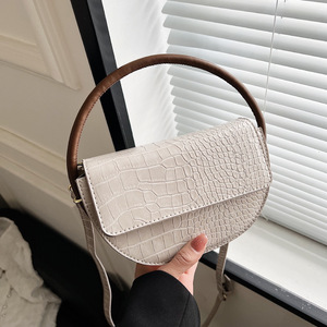 半圆包女斜挎蓝色