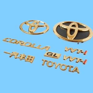 适用于丰田车标贴卡罗拉车标 前中网后尾箱金色字母标志精品8件套