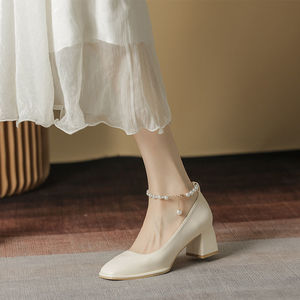 意尔康2022年秋冬季高跟鞋伴娘日常可穿不累脚粗跟百搭珍珠一字扣