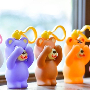 创意捂眼睛吐舌头小熊钥匙扣解压玩具发声害羞捂脸闭眼捏捏乐网红