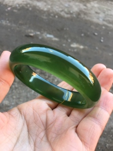 小陈玉器新品精品料岫玉岫岩玉老坑180料手镯啤酒瓶底色颜色纯正