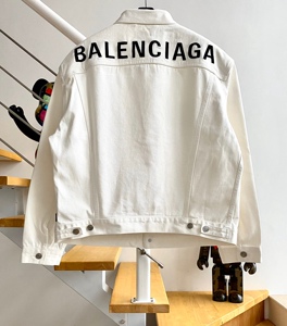 balenciaga巴黎世家 新款背后白色刺绣字母logo牛仔外套男 夹克女
