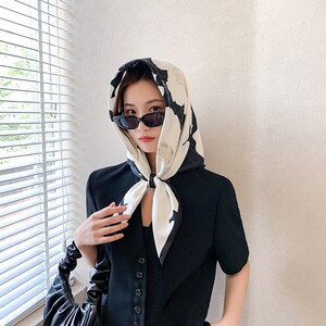 2022夏季新款百搭头巾女包头时尚斜纹方巾花卉仿真丝防晒丝巾