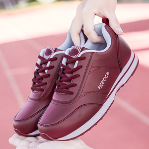 足力健老人鞋女春季皮面防水爸爸妈妈柔软防滑轻便舒适中老健步鞋