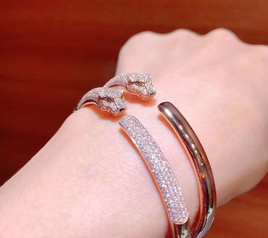 cartier/卡地亚豹头手镯18k玫瑰金白金半钻满钻经典男女情侣手镯