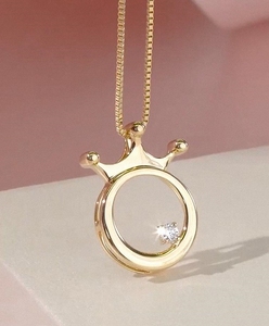 周大福皇冠钻石吊坠