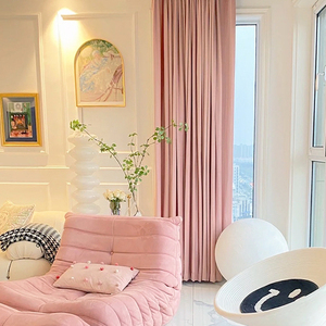 淡粉色墙面配窗帘图片图片