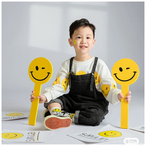 创意新款儿童摄影道具黄色笑脸手拿板宝宝拍照手举牌影楼写真摆件