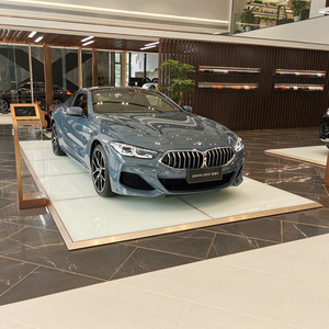 汽车钢化玻璃地台黑色烤漆玻璃展台4s店专用超薄发光地台展台定制