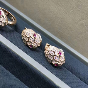 bvlgari/宝格丽18k玫瑰金白金蛇头耳钉满钻男女情侣耳环 项链戒指