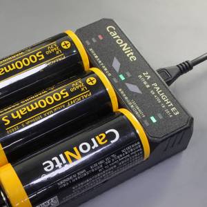 霸光26650通用配件18650手电筒3.7V锂电池充电器三3槽座充32650