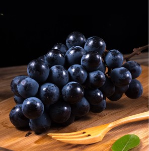 新鲜巨峰黑葡萄