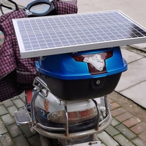 二轮电动车装太阳能板图片