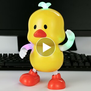 抖音小黄鸭电动唱歌跳舞婴儿有声会动鸭子0宝宝1-3岁男孩儿童玩具