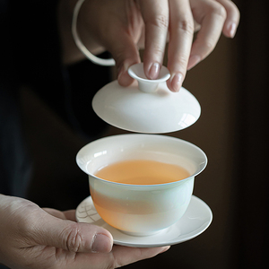 骨瓷高档盖碗单个茶杯套装白瓷功夫茶碗家用三才泡茶带盖薄胎陶瓷