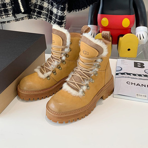 代购ugg马丁靴女雪地靴冬季保暖溢毛时尚靴子羊皮毛一体系带女鞋