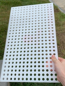 白色pp板食品级冲孔网板承重垫板花架隔板过滤板挡板pe塑料板