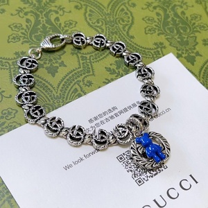 法国直邮代购gucci/古驰 gg字母雕刻复古链条蓝色小熊吊坠手链