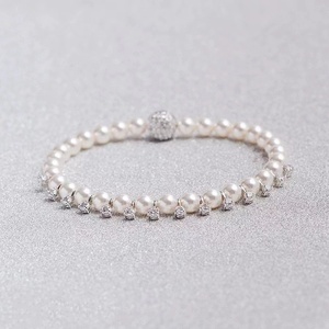 施家REMIX银色优雅珠光盈动珍珠水晶隐形磁扣手链手饰女生日礼物