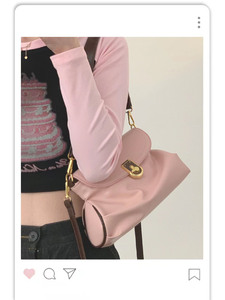 高颜值粉色法式包包2023春夏新款小众软皮质感腋下包洋气云朵包女
