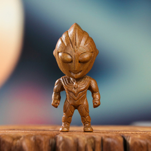 天然绿檀崖柏迪迦奥特曼实木雕刻手把件卡通送礼男童生日礼物摆件