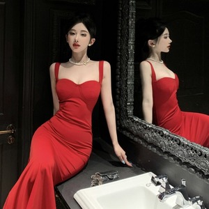 高级性感法式赫本风红色吊带连衣裙子女夏名媛气质修身鱼尾晚礼服