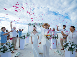 布拉格婚礼婚纱摄影马尔代夫婚礼圣托里尼婚礼巴厘岛土耳其婚礼