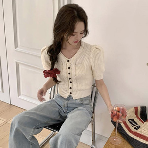 韩版设计感圆领单排扣短款开衫女早春新款短袖麻花针织洋气打底衫
