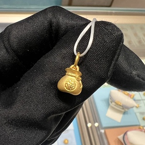 周大福代购 新款小福袋足金黄金吊坠 送礼 定价正品75折