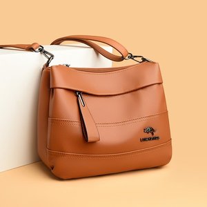 女性时尚斜挎包