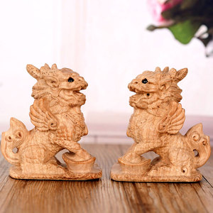 桃木麒麟摆件木雕木质立体一对家居卧室办公室招财摆设装饰工艺品