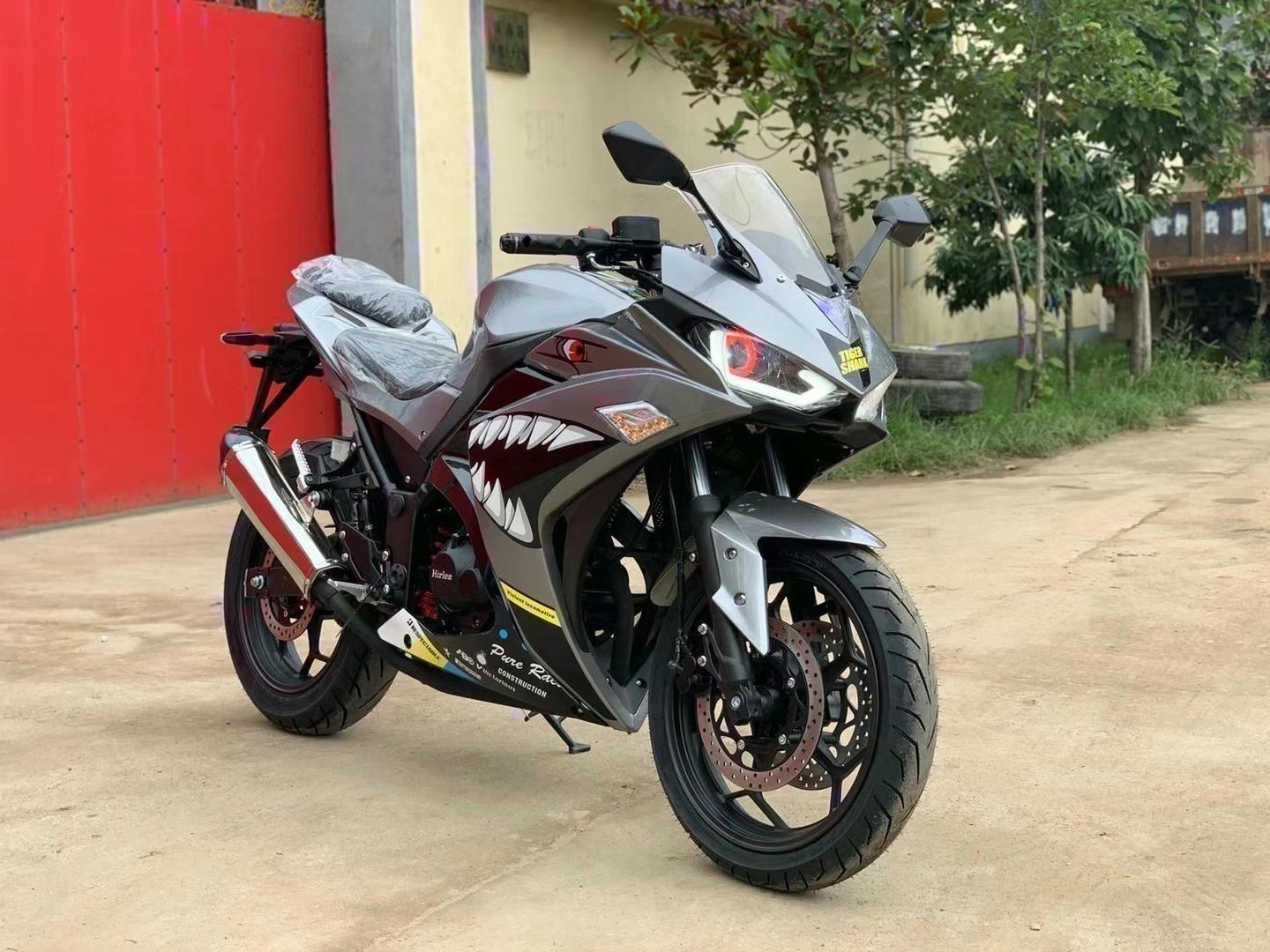 国四电喷小忍者h2北极光r35v6双缸水冷400重机车地平线趴赛摩托车