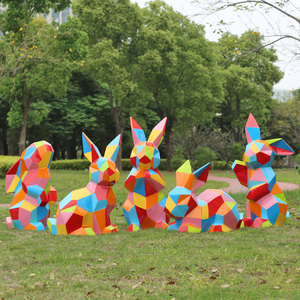 几何彩绘兔子玻璃钢雕塑户外园林景观小区售楼部草坪装饰美陈摆件
