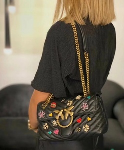 欧美时尚Pinko燕子包包品高绗缝勋章飞鸟包斜纹大容量斜跨包女包