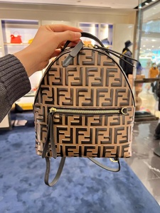 FENDI/芬迪经典满印压纹FF字母浮雕logo双肩包男女同款女包老花包