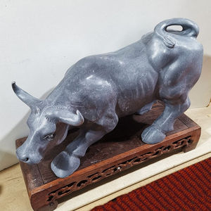 生肖牛摆件石雕青石华尔街牛股市牛吉祥物牛市石头牛长26