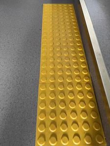 广东楼梯踏步防滑胶贴盲道贴塑胶防滑贴踏步板PVC地胶垫路面防滑