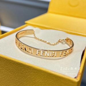 法国代购Fendi/芬迪24新款字母镂空手环女士金色宽版开口手镯饰品