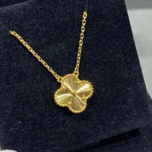 老凤祥新款黄金项链幸运四叶草吊坠女款素金手链999足金生日礼物